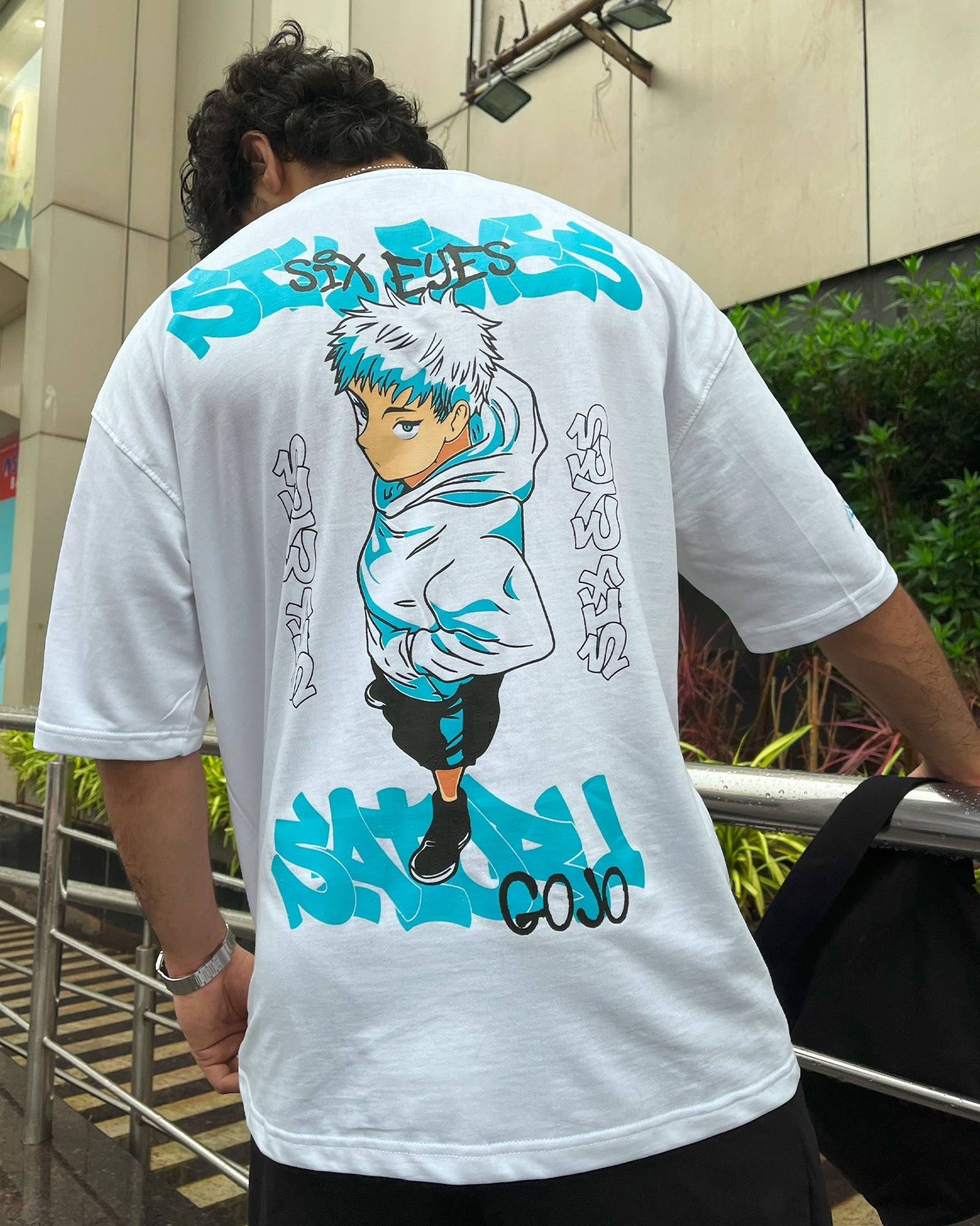 Six Eyes / Oversized